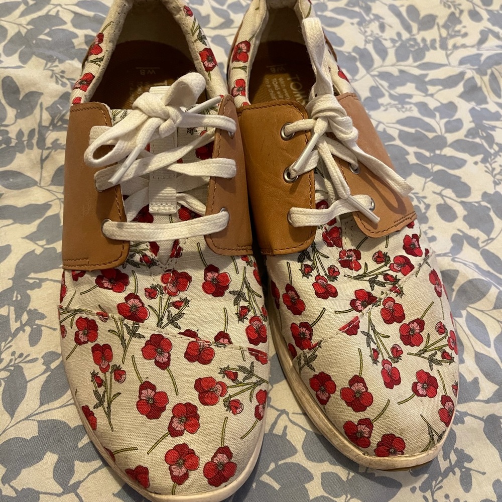 Toms